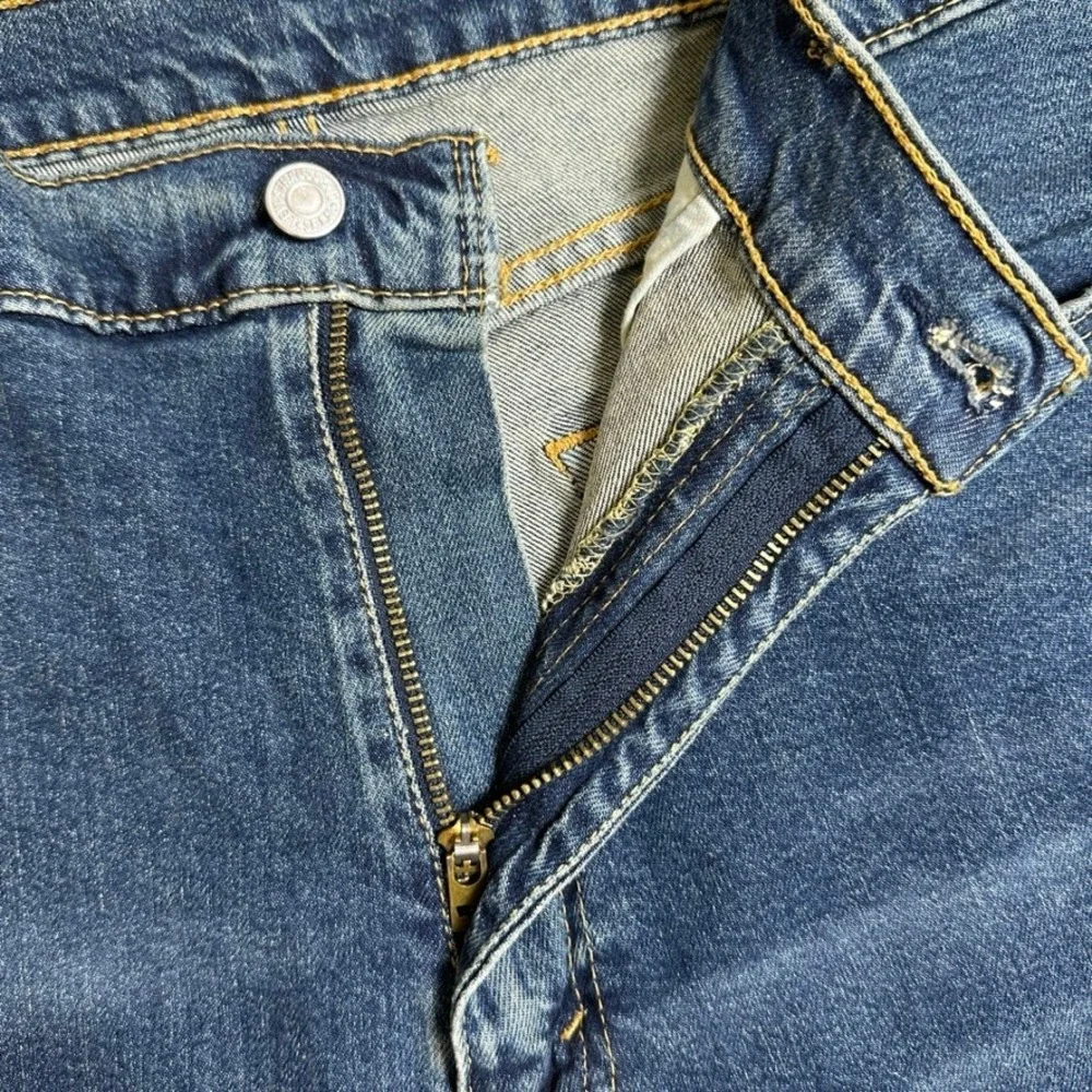 Levis 505 Regular Fit Straight Leg Jeans Mens 38x30 Medium Wash Blue Denim